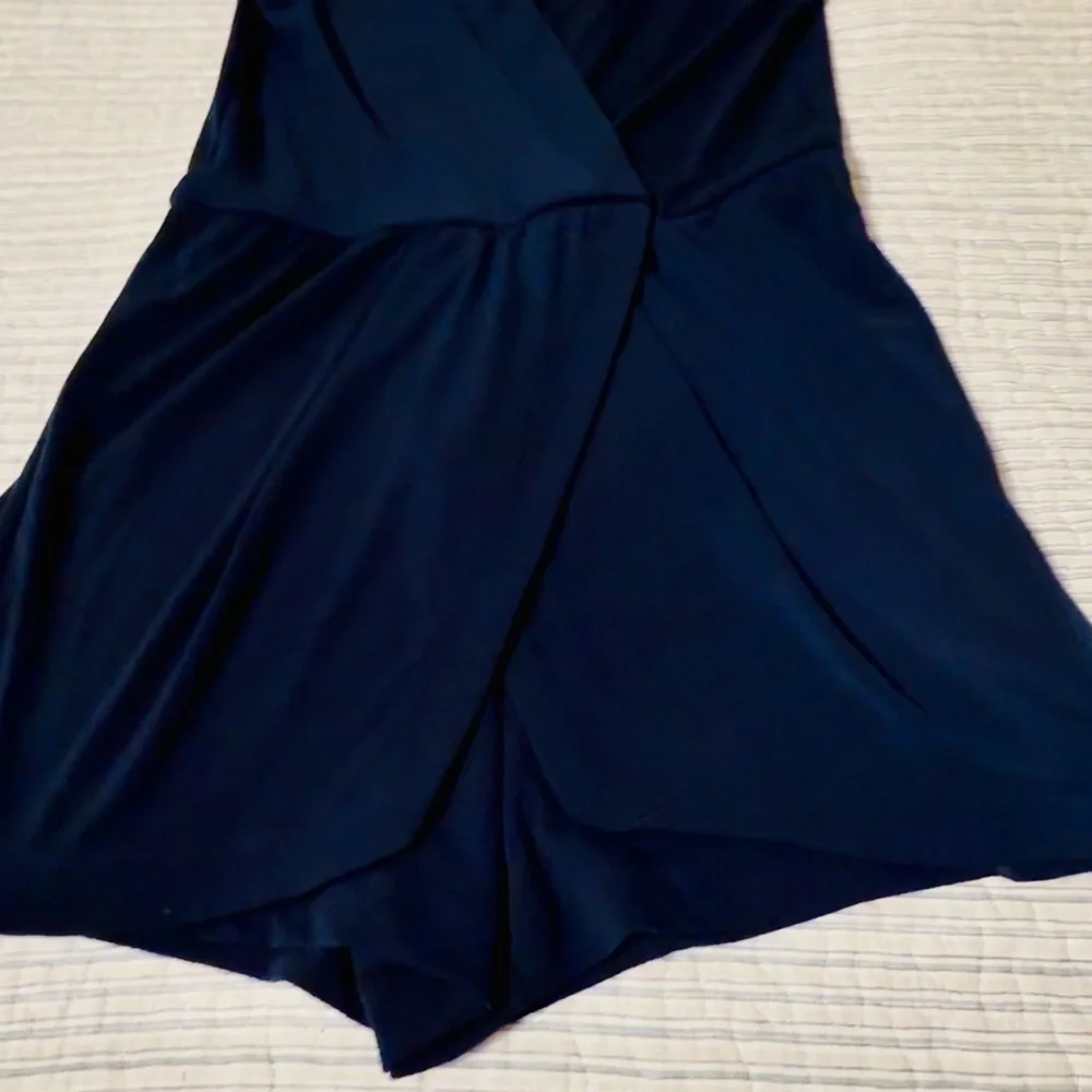 BCBGeneration navy blue mini romper, sz xs, v neck with snap, barely used - Picture 3 of 9